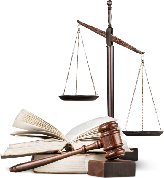 Юридические материалы, судейский молоток и весы